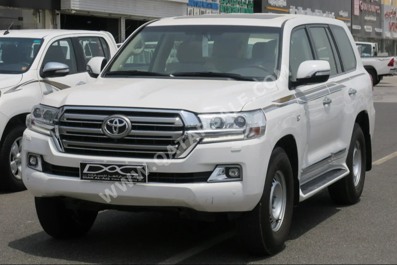 Toyota  Land Cruiser  VXR  2018  Automatic  164,000 Km  8 Cylinder  Four Wheel Drive (4WD)  SUV  White