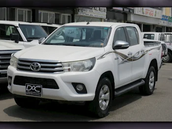 Toyota  Hilux  2017  Manual  71,000 Km  4 Cylinder  Four Wheel Drive (4WD)  Pick Up  White