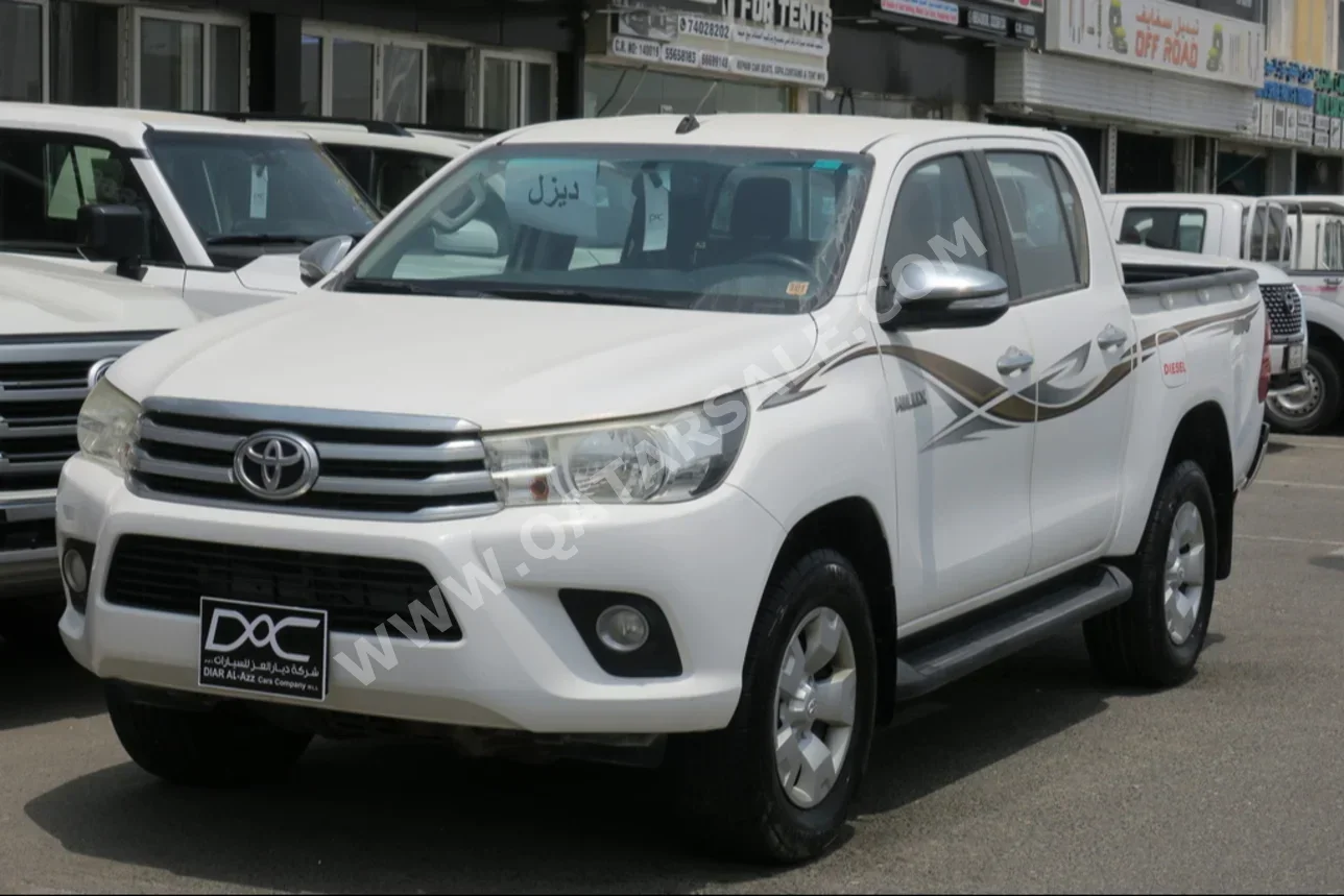 Toyota  Hilux  2017  Manual  71,000 Km  4 Cylinder  Four Wheel Drive (4WD)  Pick Up  White