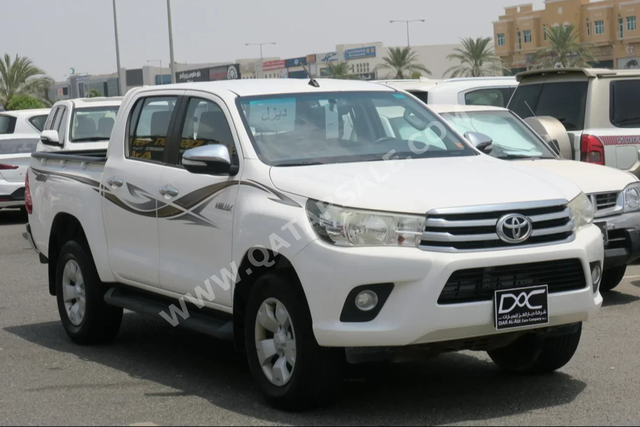 Toyota  Hilux  2017  Manual  67,000 Km  4 Cylinder  Four Wheel Drive (4WD)  Pick Up  White