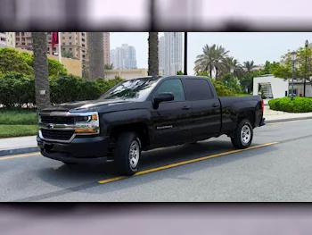 Chevrolet  Silverado  2017  Automatic  29,000 Km  6 Cylinder  Four Wheel Drive (4WD)  Pick Up  Black