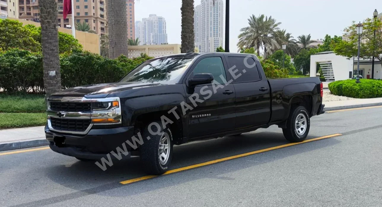 Chevrolet  Silverado  2017  Automatic  29,000 Km  6 Cylinder  Four Wheel Drive (4WD)  Pick Up  Black