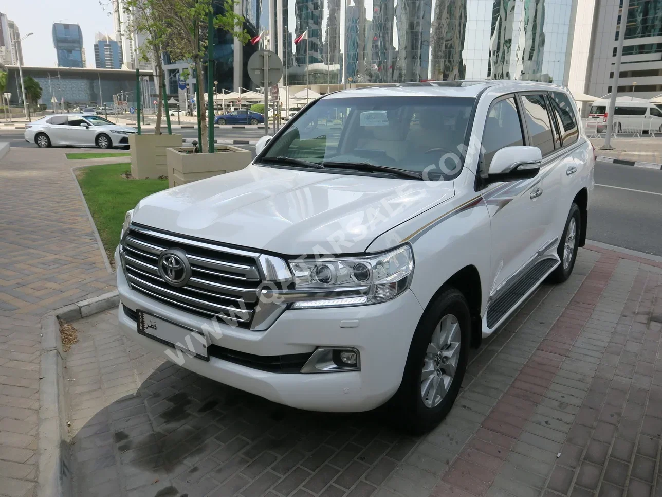 Toyota  Land Cruiser  GXR  2018  Automatic  94,000 Km  8 Cylinder  Four Wheel Drive (4WD)  SUV  White