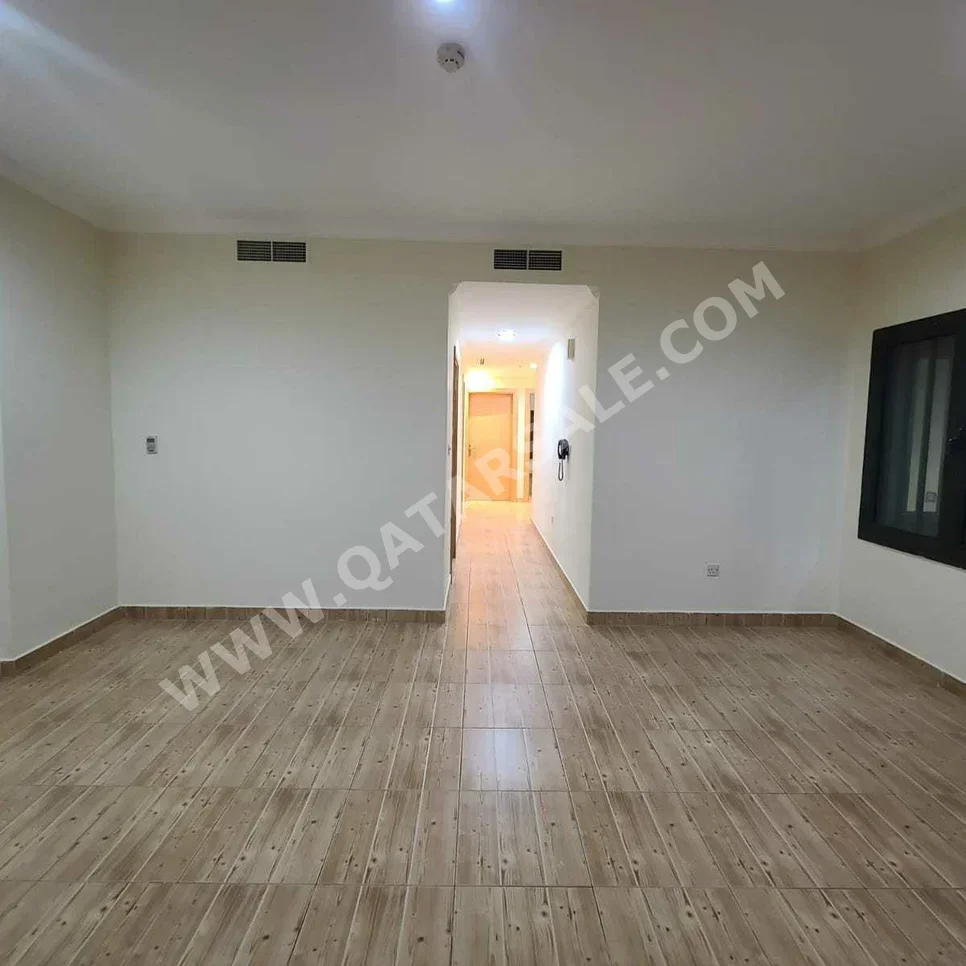 3 Bedrooms  Apartment  For Rent  in Doha -  Fereej Bin Mahmoud  Not Furnished