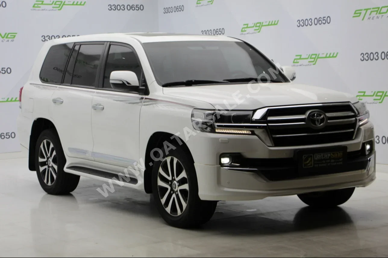 Toyota  Land Cruiser  GXR- Grand Touring  2019  Automatic  133,500 Km  8 Cylinder  Four Wheel Drive (4WD)  SUV  White