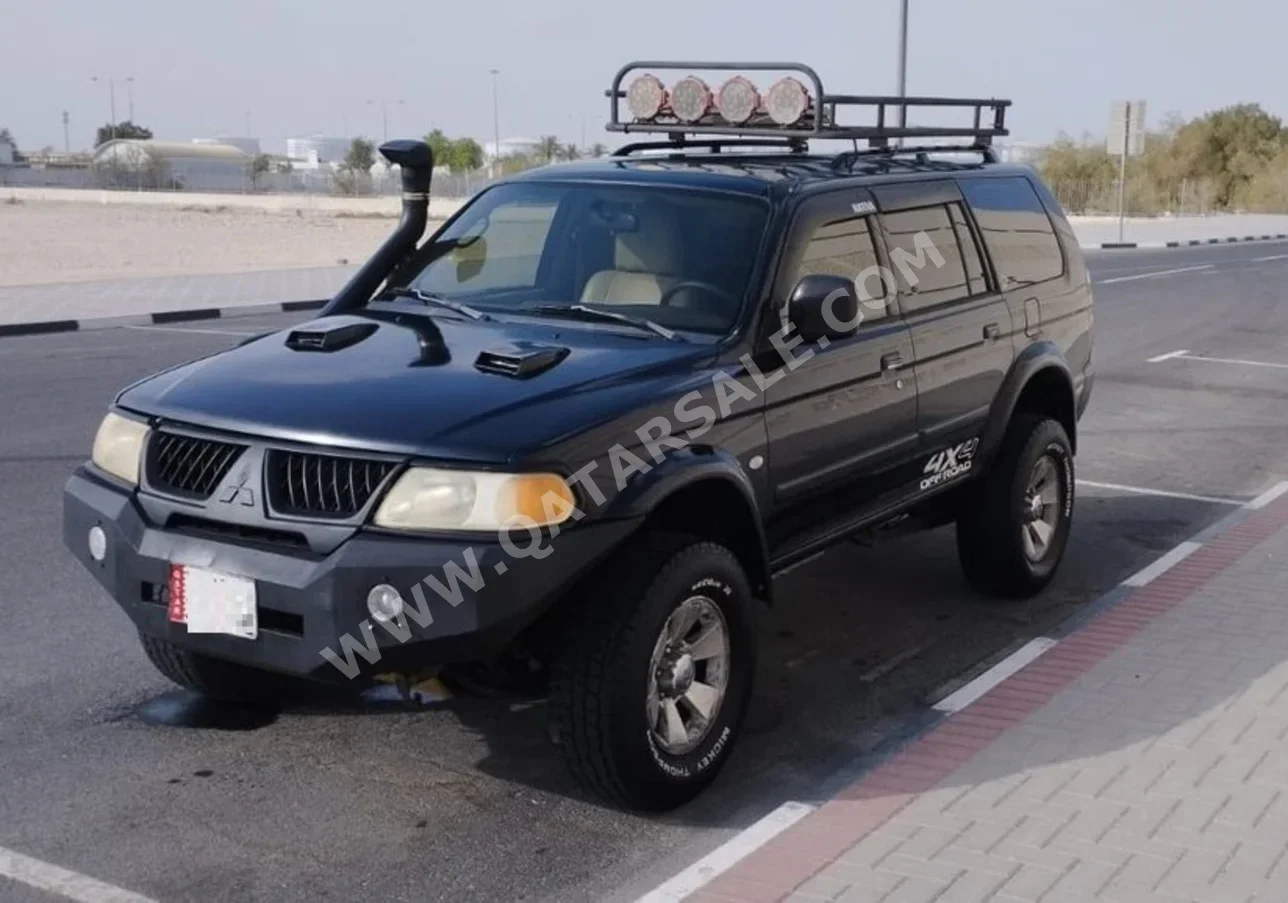 Mitsubishi  Nativa  2005  Automatic  220,000 Km  6 Cylinder  Four Wheel Drive (4WD)  SUV  Black