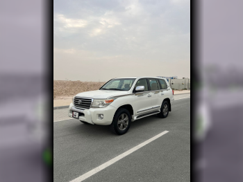 Toyota  Land Cruiser  GXR  2014  Automatic  248,000 Km  8 Cylinder  Four Wheel Drive (4WD)  SUV  White