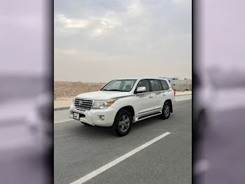 Toyota  Land Cruiser  GXR  2014  Automatic  238,000 Km  8 Cylinder  Four Wheel Drive (4WD)  SUV  White