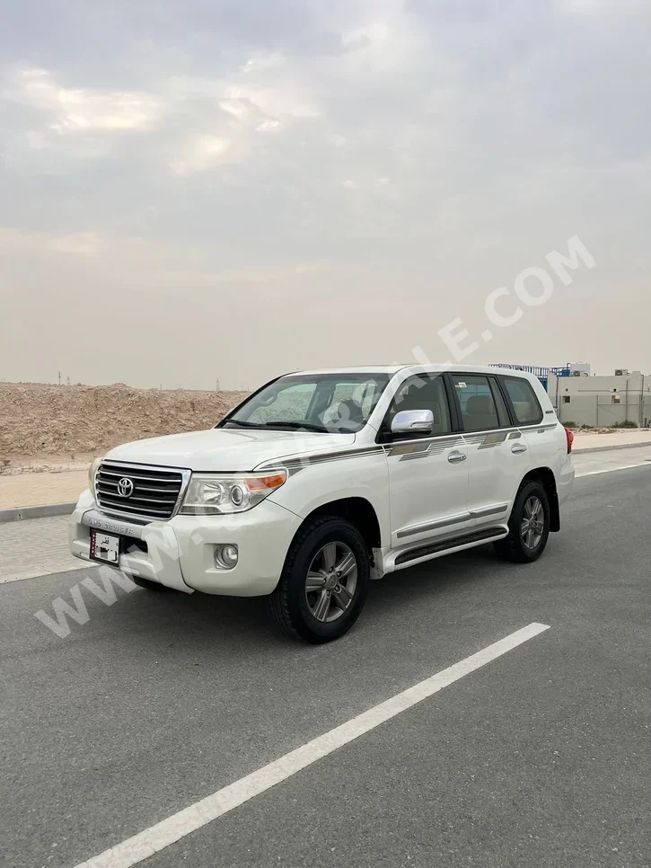 Toyota  Land Cruiser  GXR  2014  Automatic  238,000 Km  8 Cylinder  Four Wheel Drive (4WD)  SUV  White