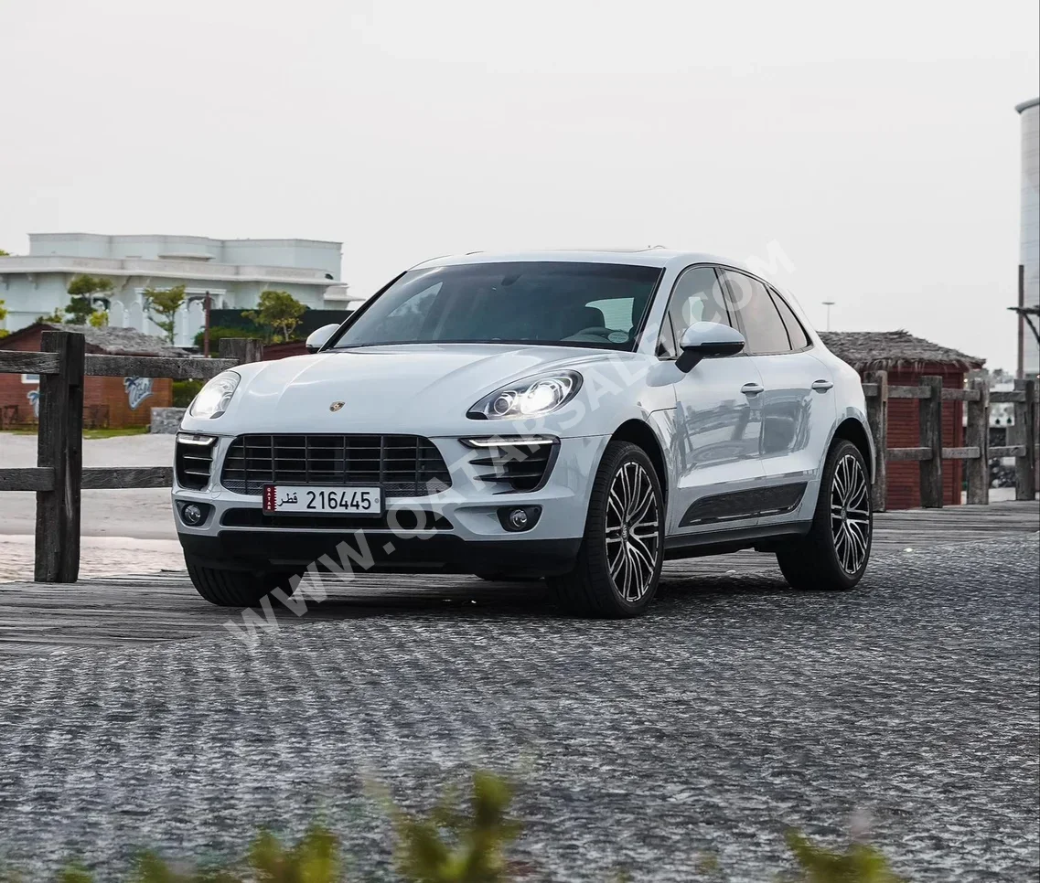 Porsche  Macan  S  2015  Automatic  40,000 Km  6 Cylinder  Four Wheel Drive (4WD)  SUV  White