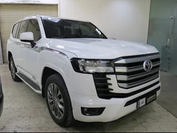 Toyota  Land Cruiser  GXR Twin Turbo  2023  Automatic  31٬000 Km  6 Cylinder  Four Wheel Drive (4WD)  SUV  White  With Warranty