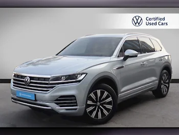 Volkswagen  Touareg  Comfort Line  2023  Automatic  9,300 Km  6 Cylinder  All Wheel Drive (AWD)  SUV  Silver  With Warranty