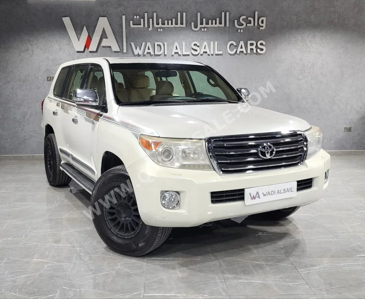 Toyota  Land Cruiser  GXR  2012  Automatic  360,000 Km  8 Cylinder  Four Wheel Drive (4WD)  SUV  White