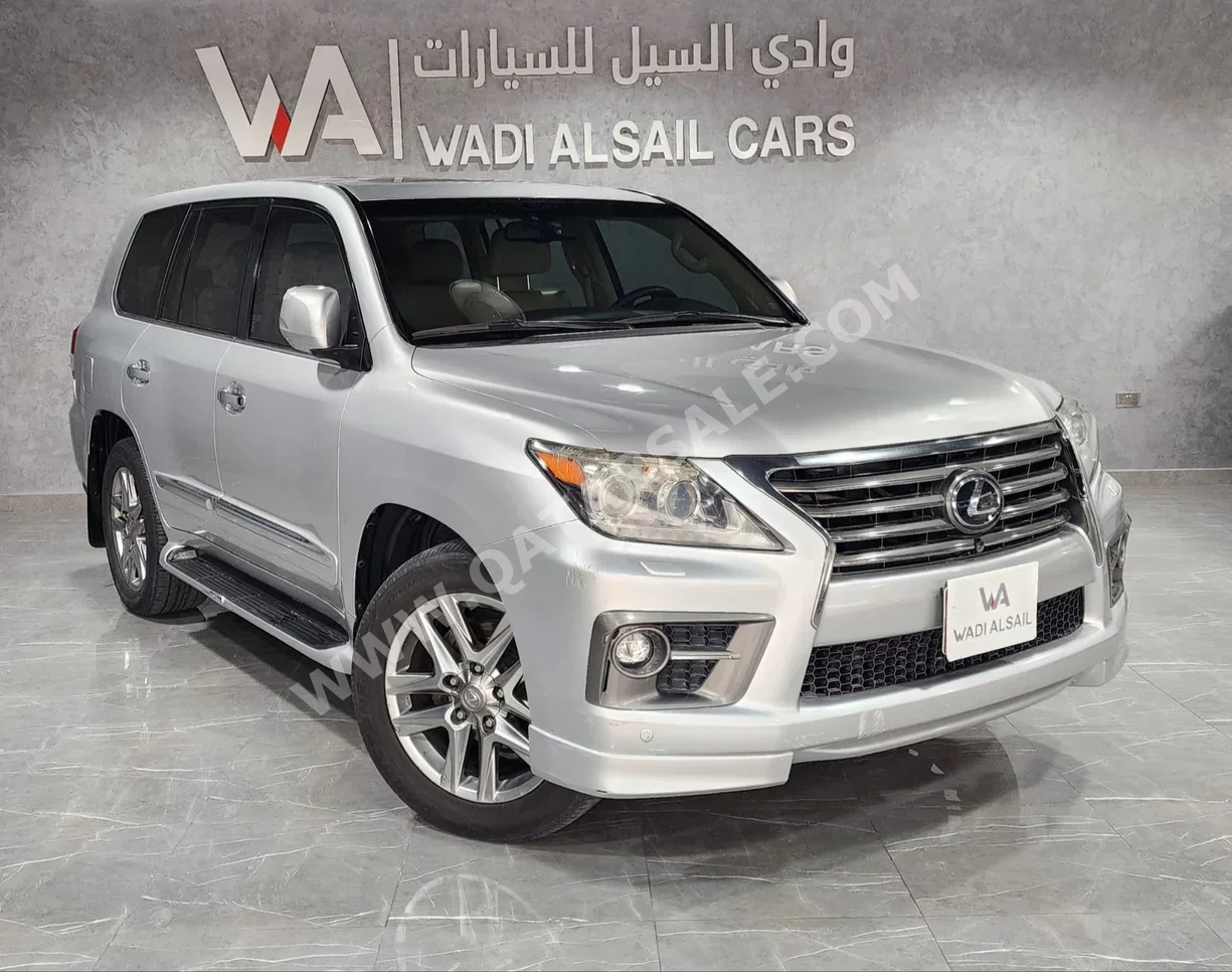 Lexus  LX  570 S  2015  Automatic  364,000 Km  8 Cylinder  Four Wheel Drive (4WD)  SUV  Silver