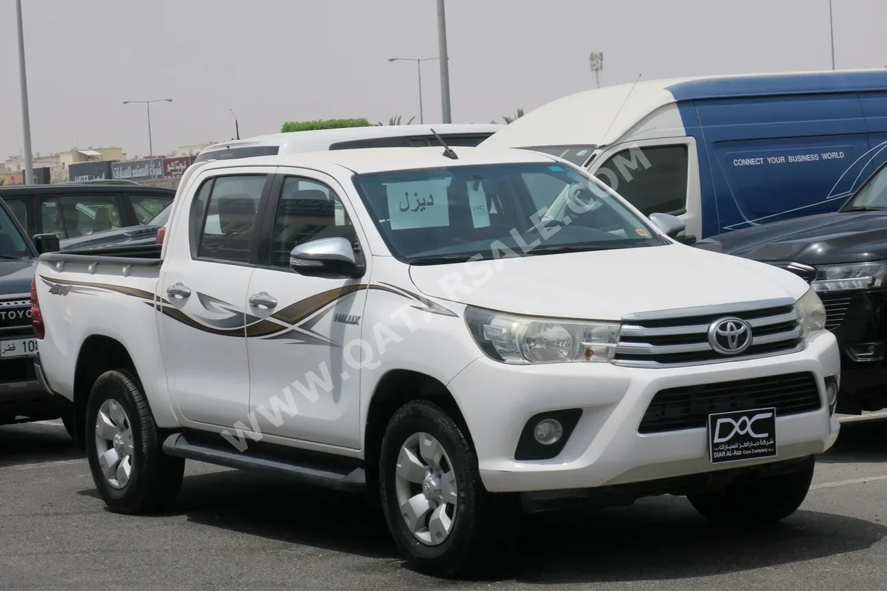 Toyota  Hilux  2017  Manual  71,000 Km  4 Cylinder  Four Wheel Drive (4WD)  Pick Up  White