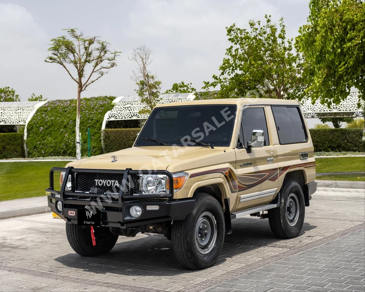 Toyota  Land Cruiser  Hard Top  2016  Manual  4,000 Km  6 Cylinder  Four Wheel Drive (4WD)  SUV  Beige