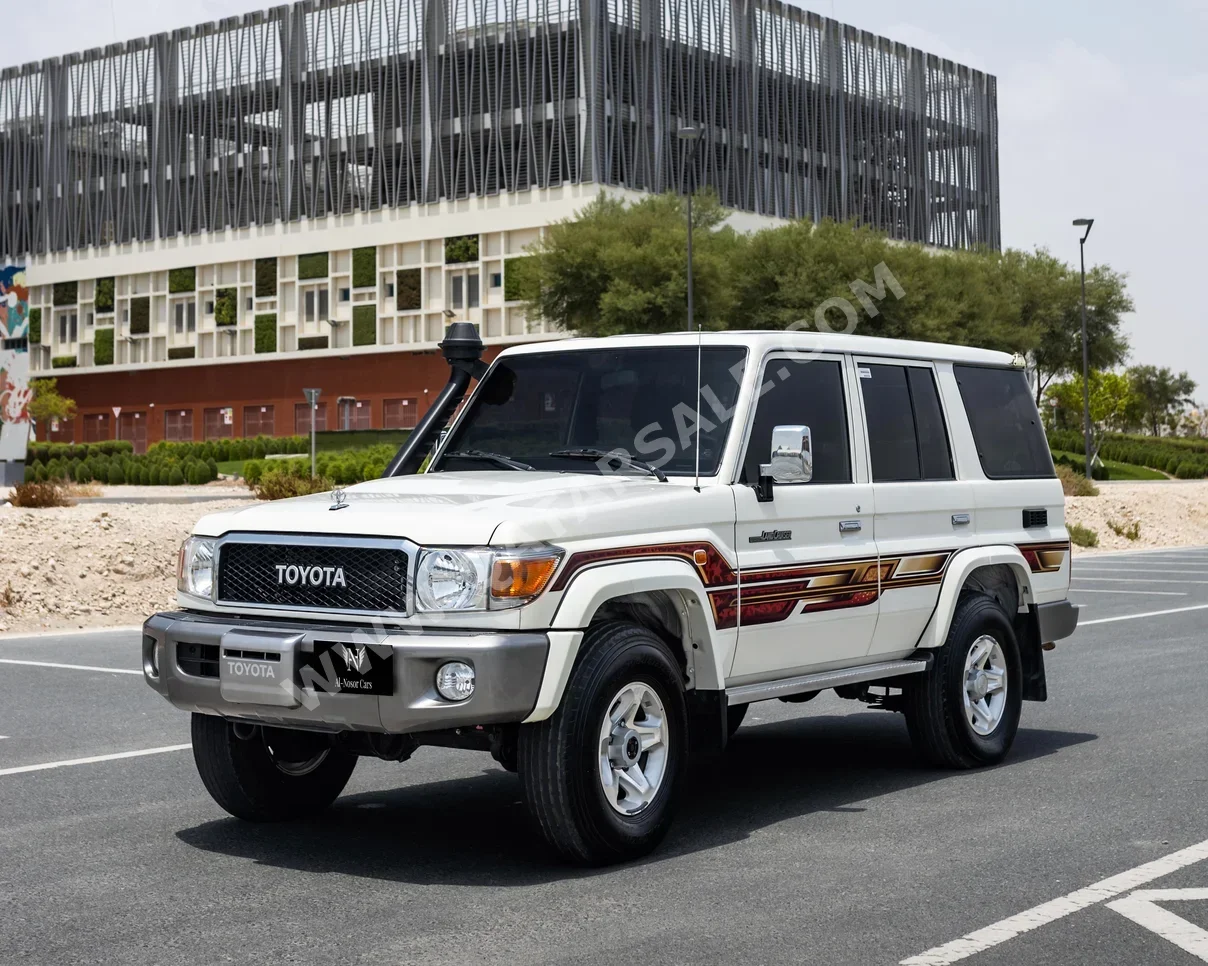 Toyota  Land Cruiser  LX  2017  Manual  2,000 Km  6 Cylinder  Four Wheel Drive (4WD)  SUV  White