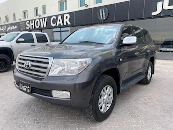 Toyota  Land Cruiser  GXR  2011  Automatic  320,000 Km  8 Cylinder  Four Wheel Drive (4WD)  SUV  Gray