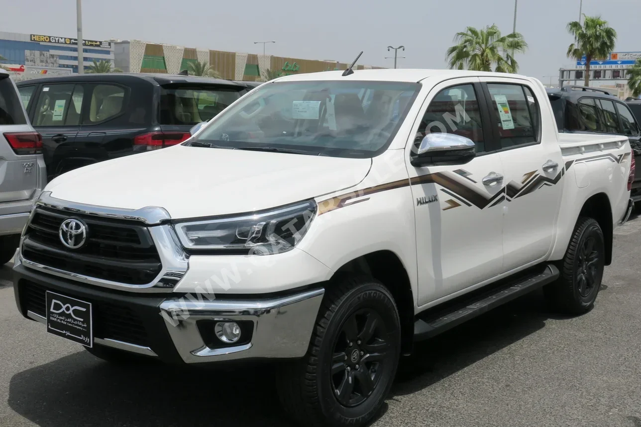 Toyota  Hilux  2024  Automatic  0 Km  4 Cylinder  Four Wheel Drive (4WD)  Pick Up  White  With Warranty