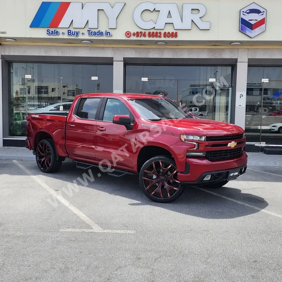 Chevrolet  Silverado  LT  2021  Automatic  70٬000 Km  8 Cylinder  Four Wheel Drive (4WD)  Pick Up  Maroon