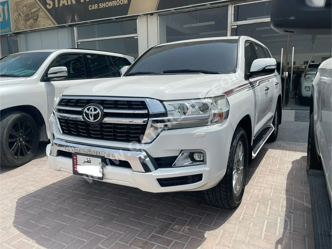 Toyota  Land Cruiser  GXR  2016  Automatic  254,000 Km  8 Cylinder  Four Wheel Drive (4WD)  SUV  White