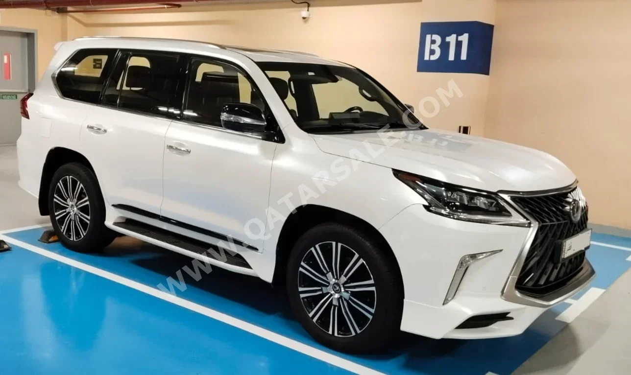 Lexus  LX  570  2018  Automatic  91,000 Km  8 Cylinder  Four Wheel Drive (4WD)  SUV  White