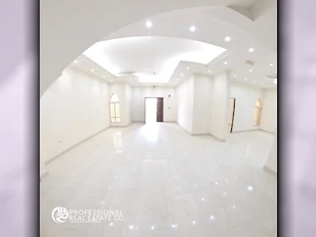 Commercial  - Not Furnished  - Doha  - Al Markhiya  - 5 Bedrooms