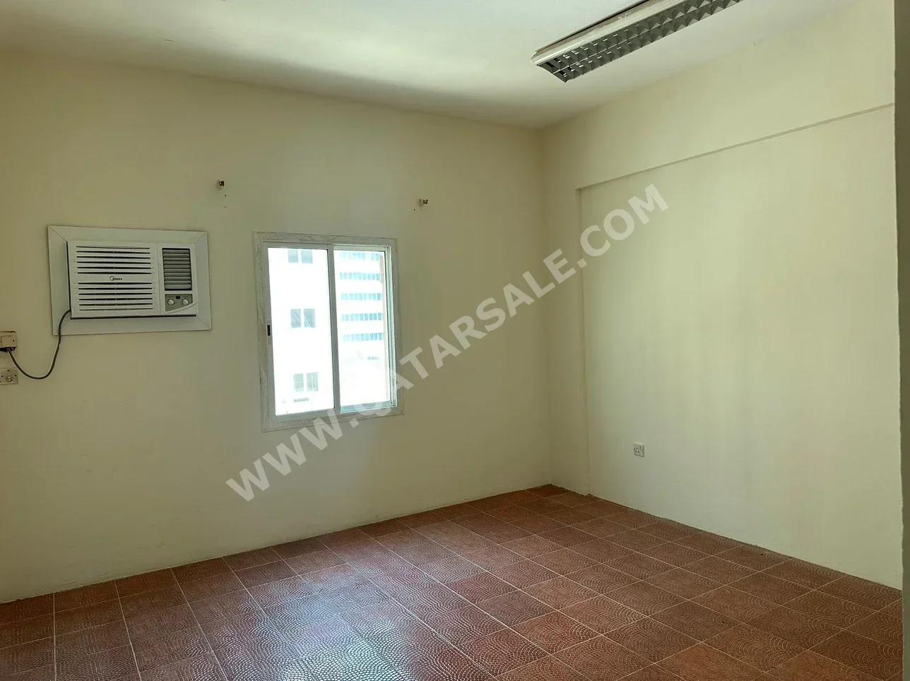 Studio  For Rent  in Doha -  Al Mansoura  Not Furnished