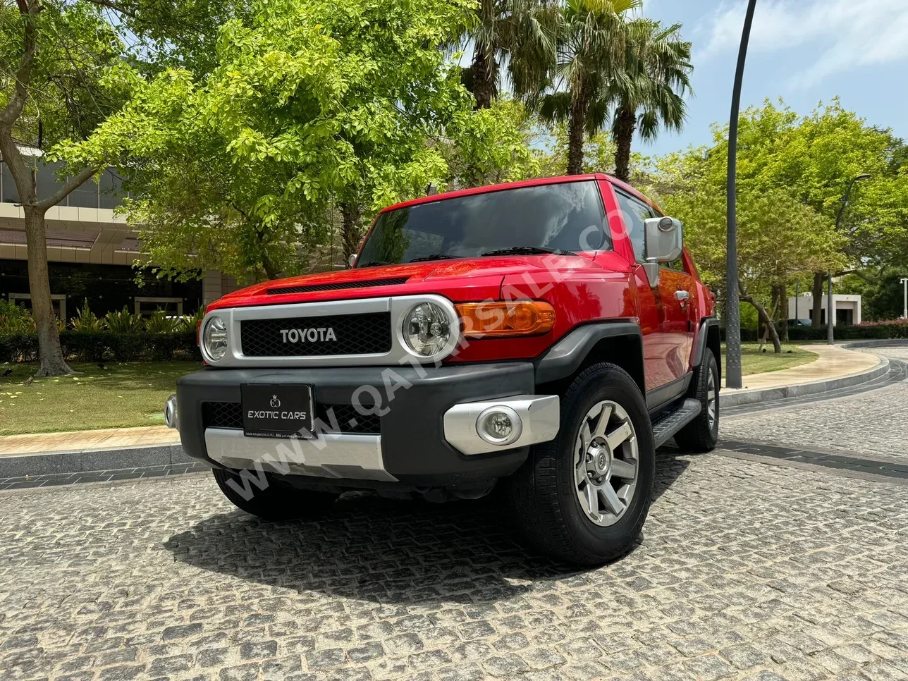 Toyota  FJ Cruiser  2015  Automatic  87,000 Km  6 Cylinder  Four Wheel Drive (4WD)  SUV  Red