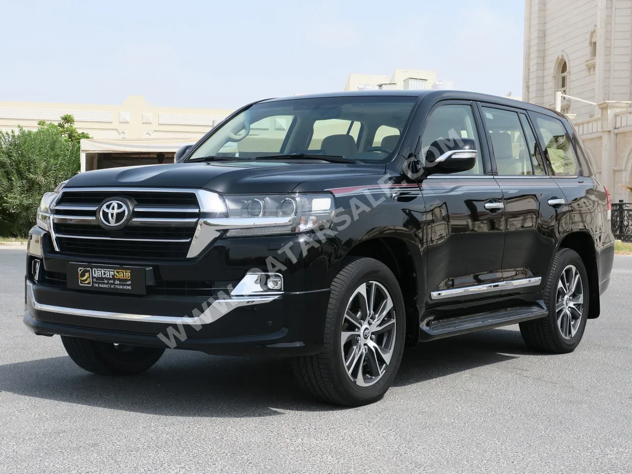 Toyota  Land Cruiser  GXR- Grand Touring  2020  Automatic  104,000 Km  6 Cylinder  Four Wheel Drive (4WD)  SUV  Black