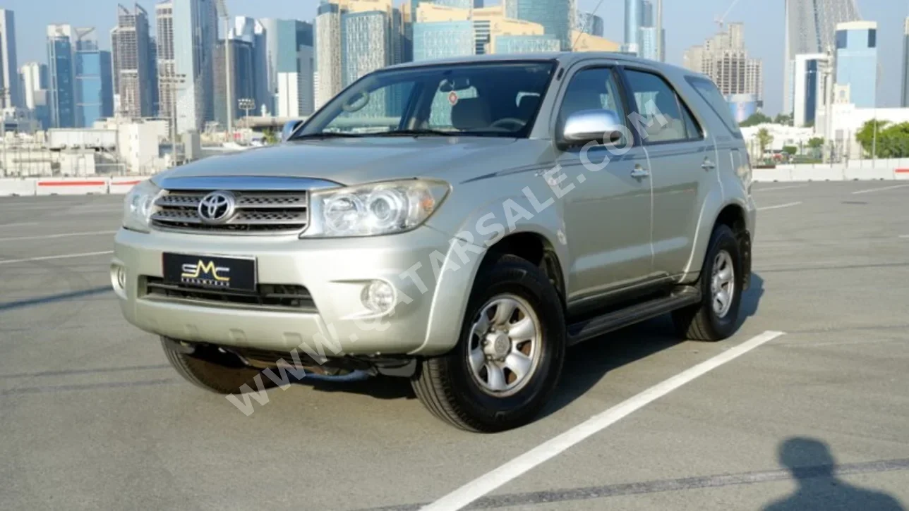 Toyota  Fortuner  SR5  2009  Automatic  112,000 Km  4 Cylinder  Four Wheel Drive (4WD)  SUV  Beige