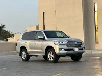 Toyota  Land Cruiser  GXR  2018  Automatic  179٬000 Km  8 Cylinder  Four Wheel Drive (4WD)  SUV  White