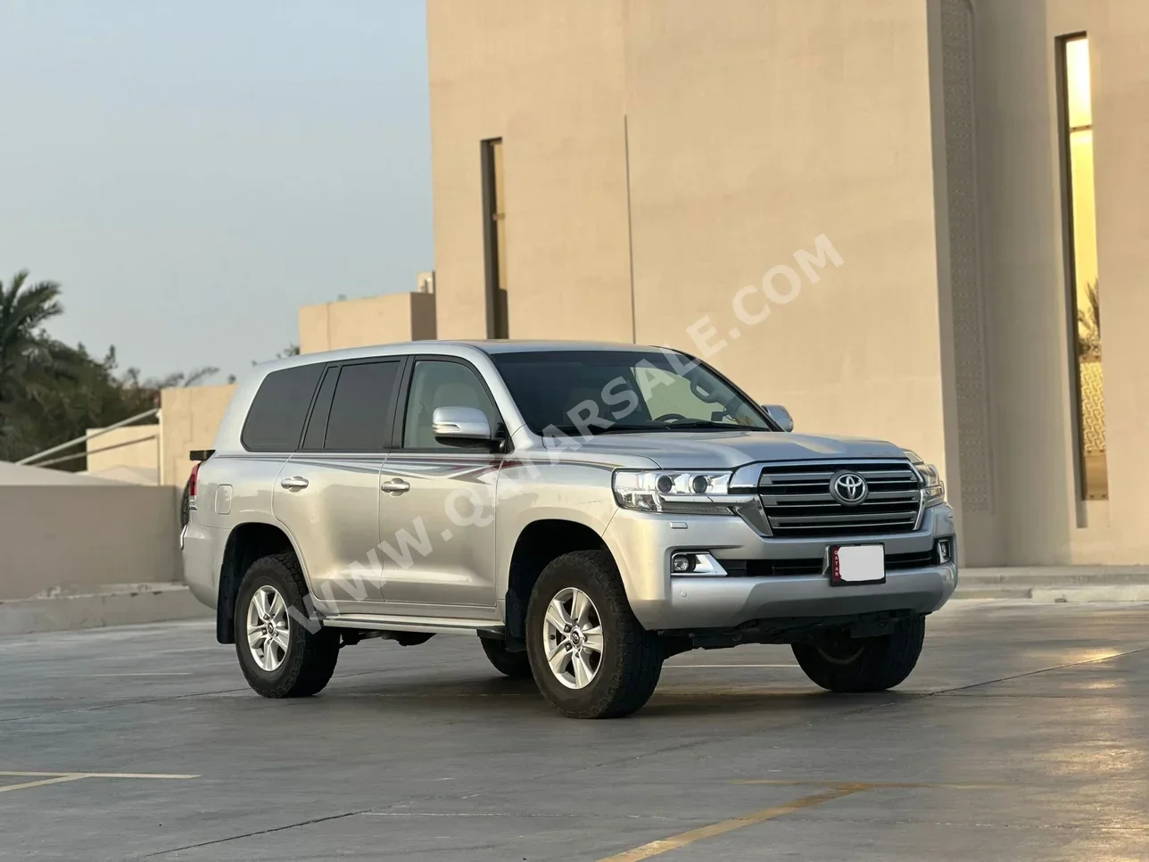 Toyota  Land Cruiser  GXR  2018  Automatic  179٬000 Km  8 Cylinder  Four Wheel Drive (4WD)  SUV  White