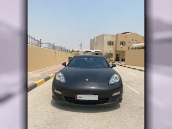 Porsche  Panamera  2013  Automatic  79,000 Km  6 Cylinder  Rear Wheel Drive (RWD)  Sedan  Gray and Black