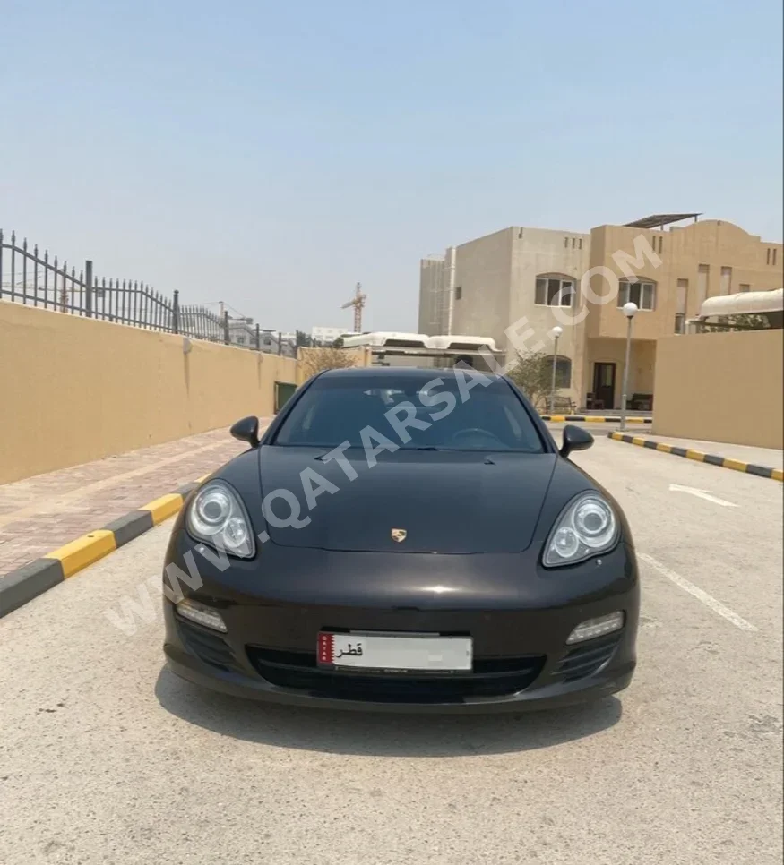 Porsche  Panamera  2013  Automatic  79,000 Km  6 Cylinder  Rear Wheel Drive (RWD)  Sedan  Gray and Black