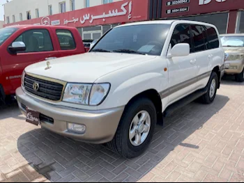 Toyota  Land Cruiser  VXR  2000  Automatic  300,000 Km  8 Cylinder  Four Wheel Drive (4WD)  SUV  White