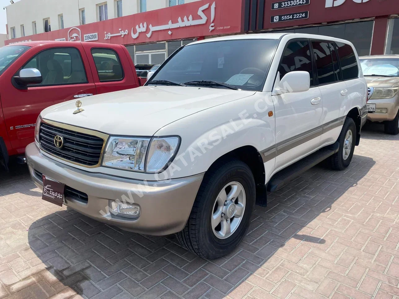 Toyota  Land Cruiser  VXR  2000  Automatic  300,000 Km  8 Cylinder  Four Wheel Drive (4WD)  SUV  White