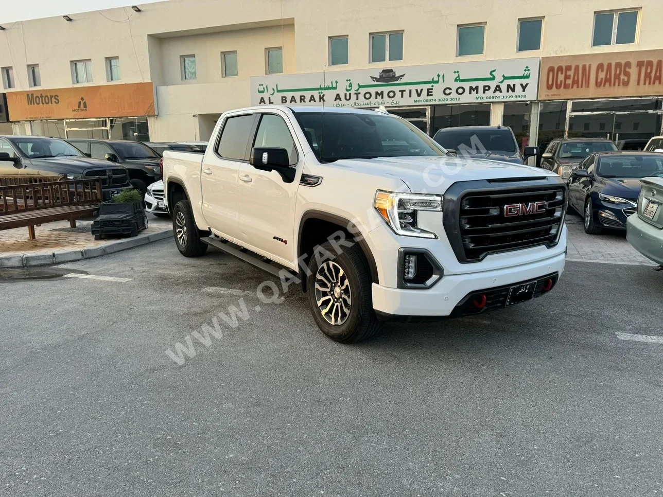 GMC  Sierra  AT4  2022  Automatic  124,000 Km  8 Cylinder  Four Wheel Drive (4WD)  Pick Up  White