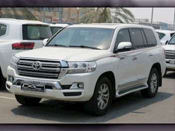 Toyota  Land Cruiser  GXR  2018  Automatic  288,000 Km  8 Cylinder  Four Wheel Drive (4WD)  SUV  White