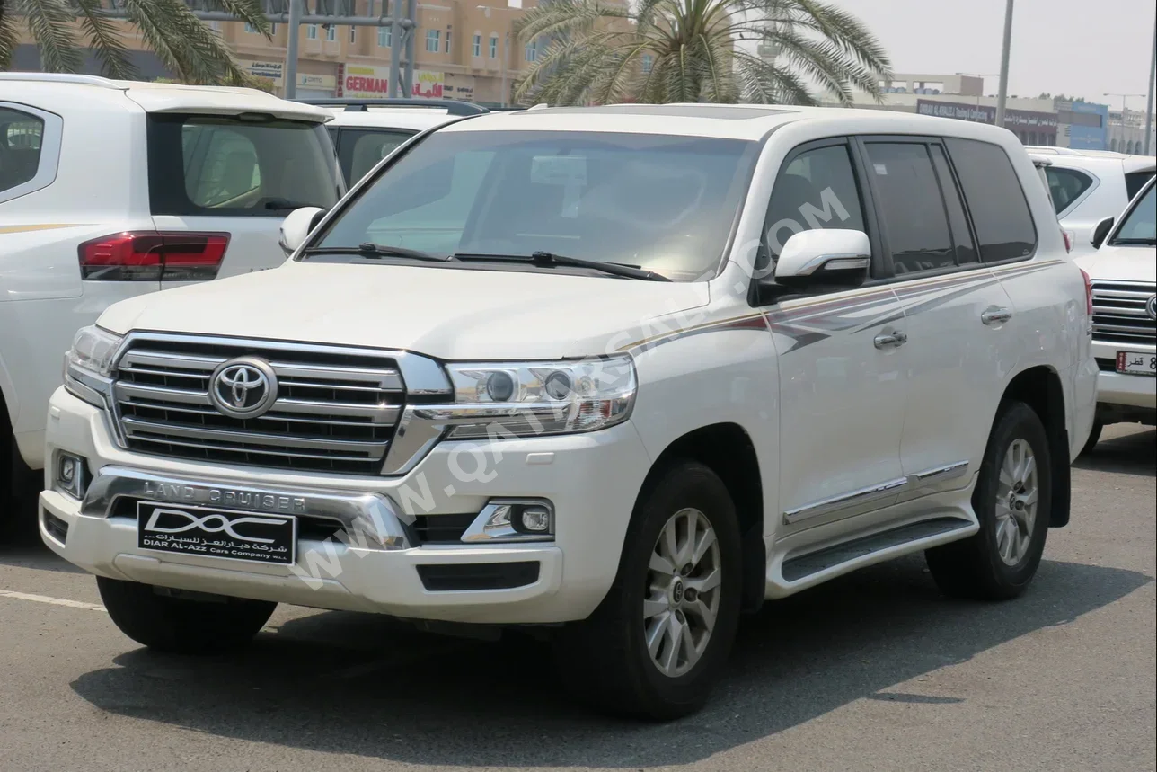 Toyota  Land Cruiser  GXR  2018  Automatic  288,000 Km  8 Cylinder  Four Wheel Drive (4WD)  SUV  White