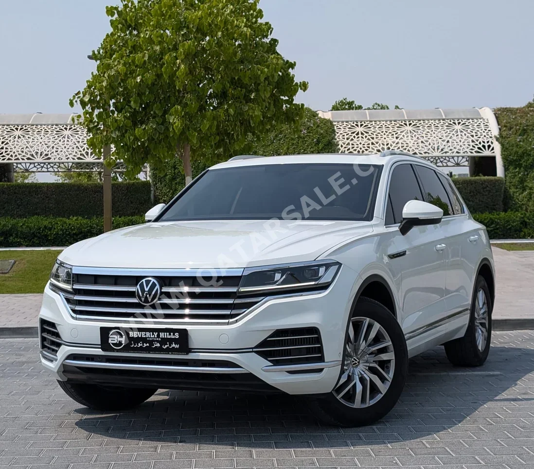 Volkswagen  Touareg  Highline plus  2021  Automatic  22,175 Km  6 Cylinder  All Wheel Drive (AWD)  SUV  White  With Warranty