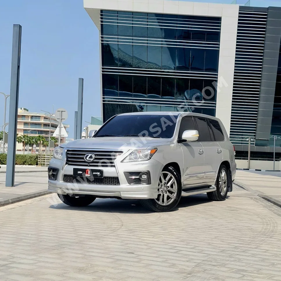 Lexus  LX  570  2012  Automatic  276,000 Km  8 Cylinder  Four Wheel Drive (4WD)  SUV  Silver