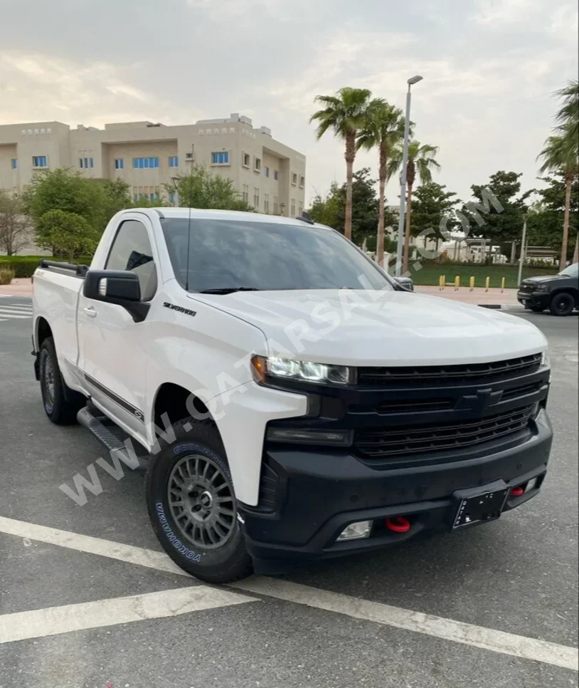 Chevrolet  Silverado  RST  2019  Automatic  125,000 Km  8 Cylinder  Four Wheel Drive (4WD)  Pick Up  White