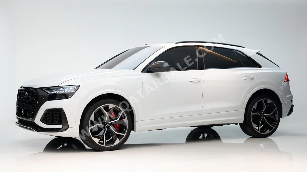 Audi  RSQ8  2022  Automatic  57٬000 Km  8 Cylinder  All Wheel Drive (AWD)  SUV  White  With Warranty