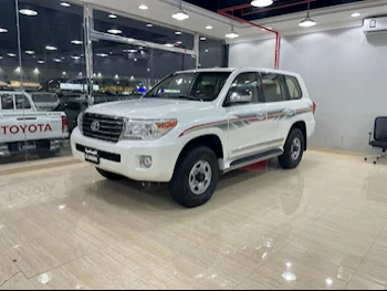 Toyota  Land Cruiser  GXR  2012  Automatic  367,000 Km  8 Cylinder  Four Wheel Drive (4WD)  SUV  White