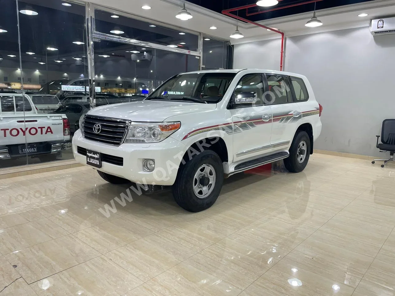 Toyota  Land Cruiser  GXR  2012  Automatic  367,000 Km  8 Cylinder  Four Wheel Drive (4WD)  SUV  White