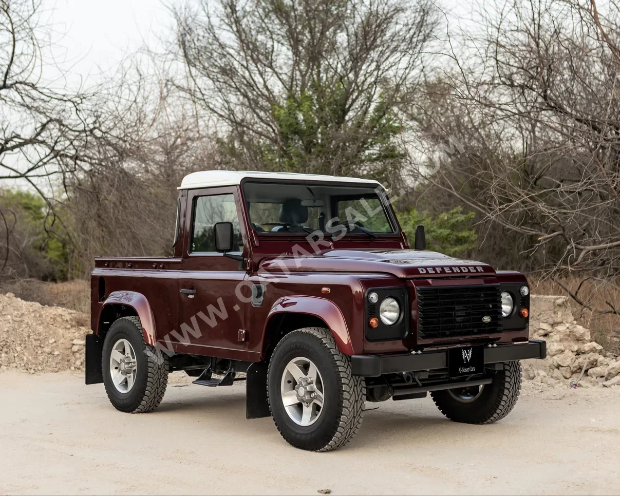 Land Rover  Defender  90  2015  Manual  1,000 Km  4 Cylinder  Four Wheel Drive (4WD)  SUV  Maroon