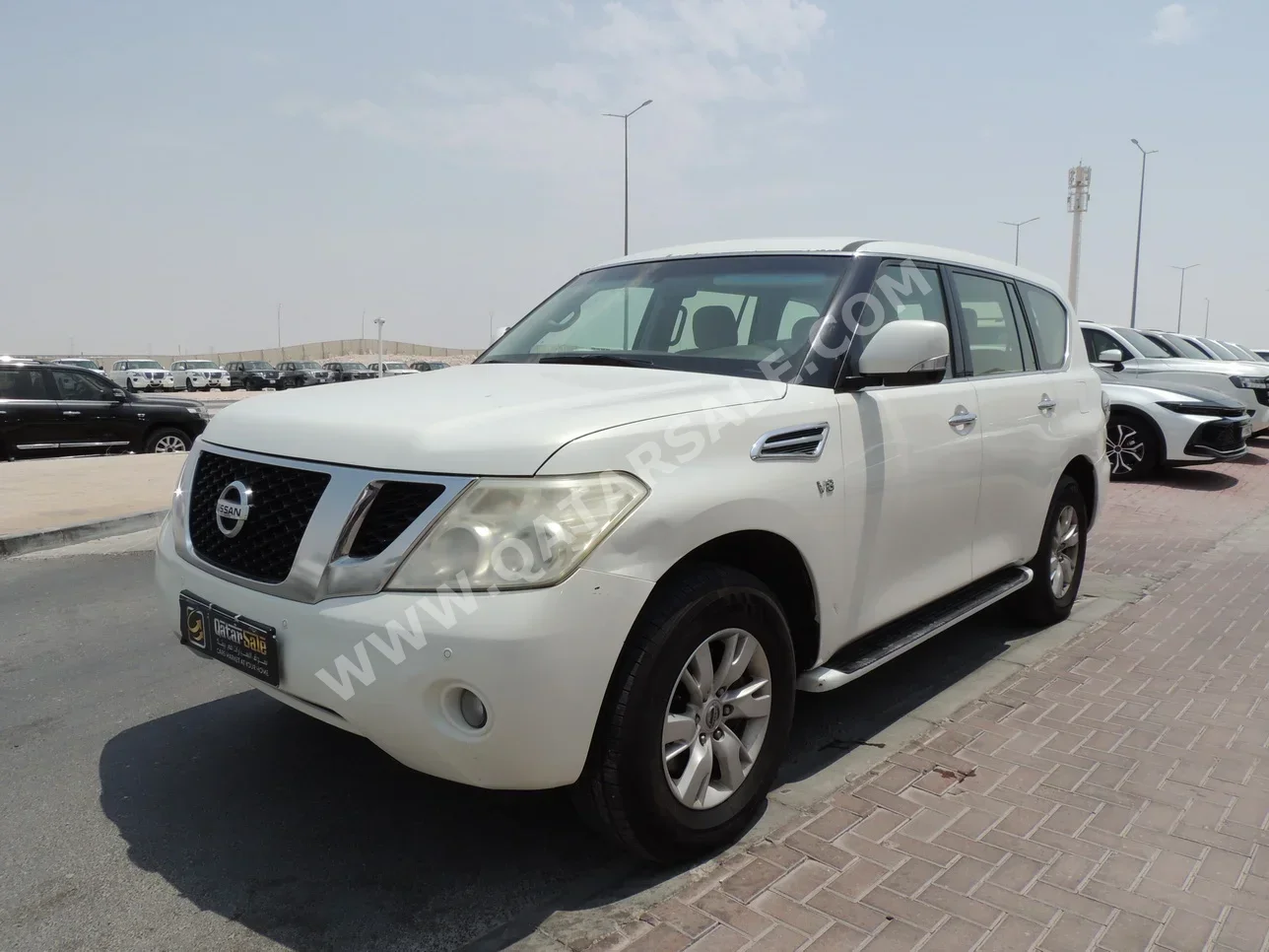 Nissan  Patrol  SE  2013  Automatic  200,000 Km  8 Cylinder  Four Wheel Drive (4WD)  SUV  White