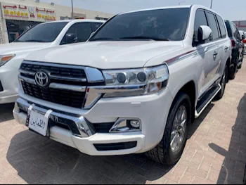  Toyota  Land Cruiser  GXR  2016  Automatic  254,000 Km  8 Cylinder  Four Wheel Drive (4WD)  SUV  White  With Warranty