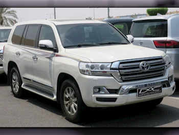 Toyota  Land Cruiser  GXR  2018  Automatic  288,000 Km  8 Cylinder  Four Wheel Drive (4WD)  SUV  White